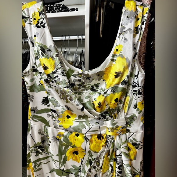 💛🌿🌼 White Satin Floral Dress 💛🌿🌼 Stunning! 🤍Size 14 - Picture 5 of 7